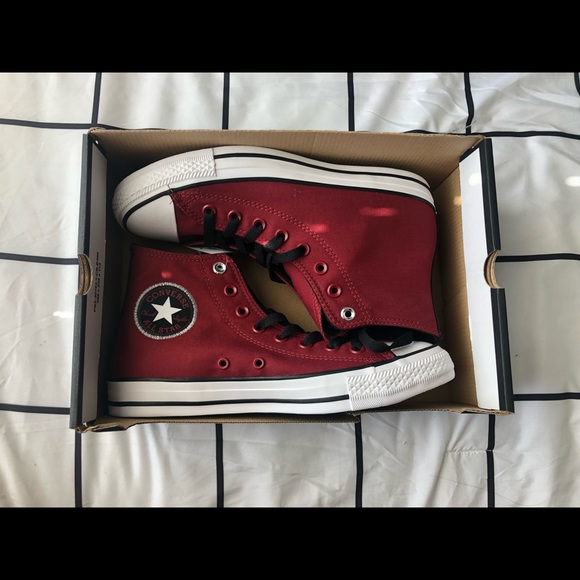Converse Chuck Taylor’s Burgundy High-Top - Picture 2 of 3